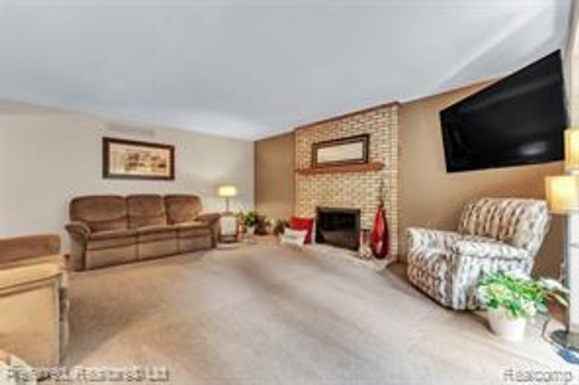 20155 Wayne Road, Livonia, MI 48152