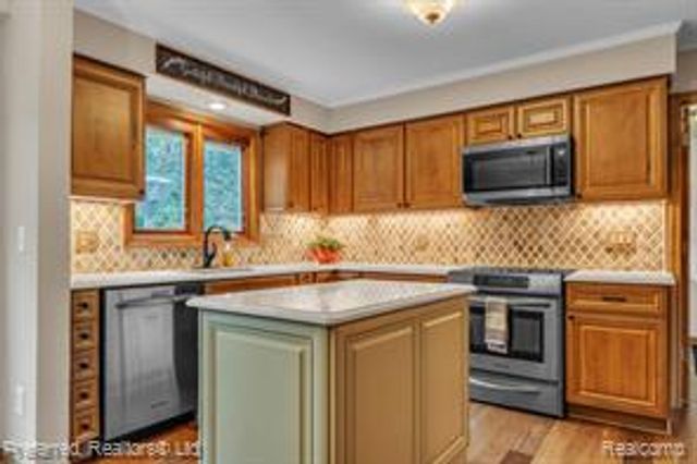 20155 Wayne Road, Livonia, MI 48152