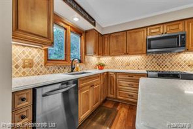 20155 Wayne Road, Livonia, MI 48152