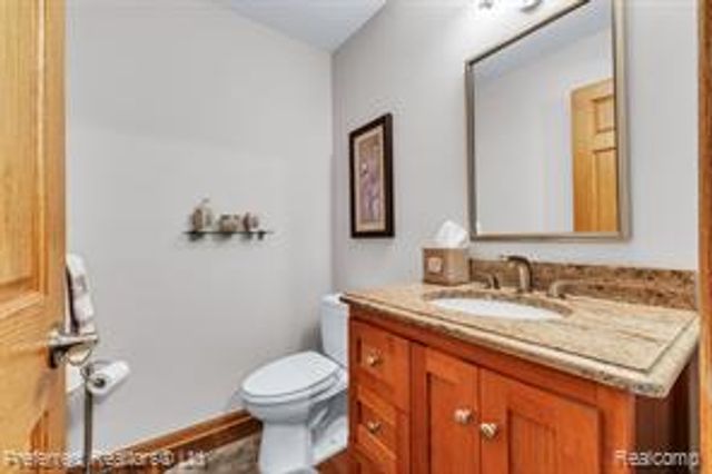 20155 Wayne Road, Livonia, MI 48152