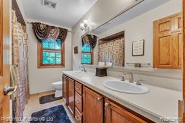 20155 Wayne Road, Livonia, MI 48152