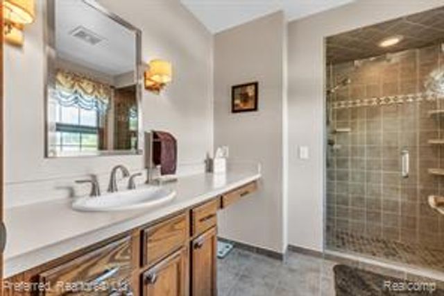20155 Wayne Road, Livonia, MI 48152