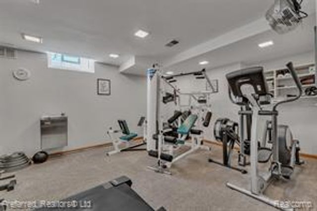 20155 Wayne Road, Livonia, MI 48152