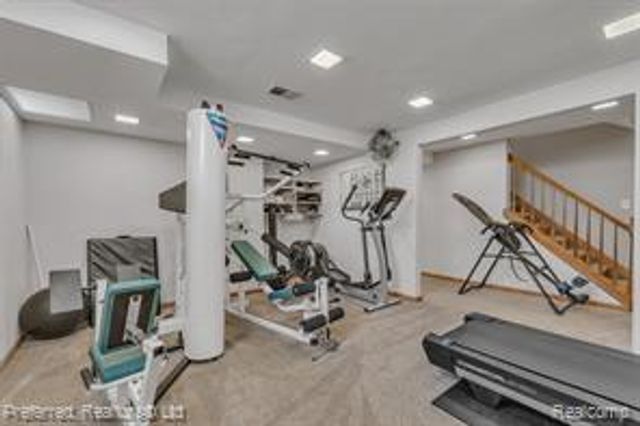 20155 Wayne Road, Livonia, MI 48152