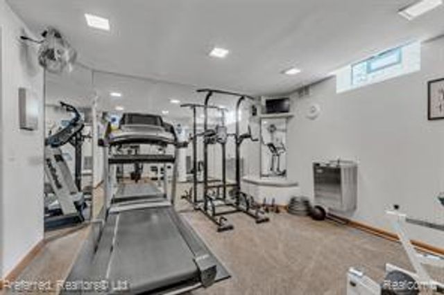 20155 Wayne Road, Livonia, MI 48152