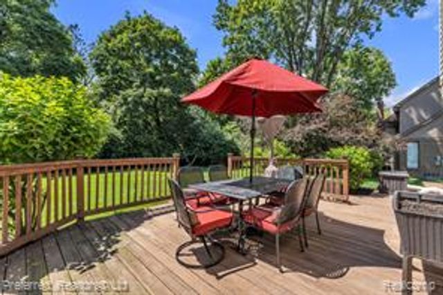 20155 Wayne Road, Livonia, MI 48152