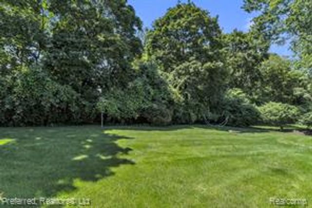 20155 Wayne Road, Livonia, MI 48152