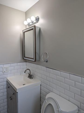 11A Hemlock Drive 8, Bay Shore, NY 11706