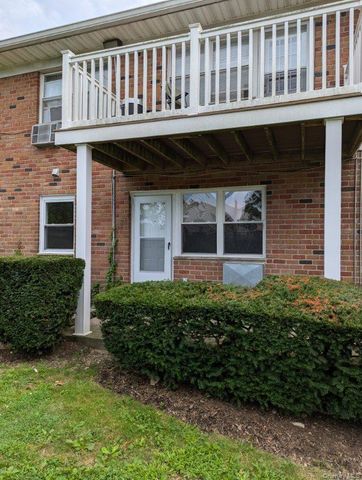 11A Hemlock Drive 8, Bay Shore, NY 11706