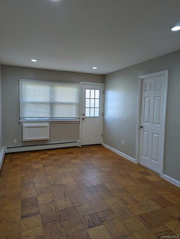 11A Hemlock Drive 8, Bay Shore, NY 11706