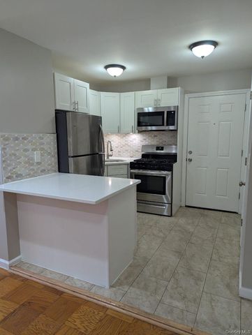 11A Hemlock Drive 8, Bay Shore, NY 11706