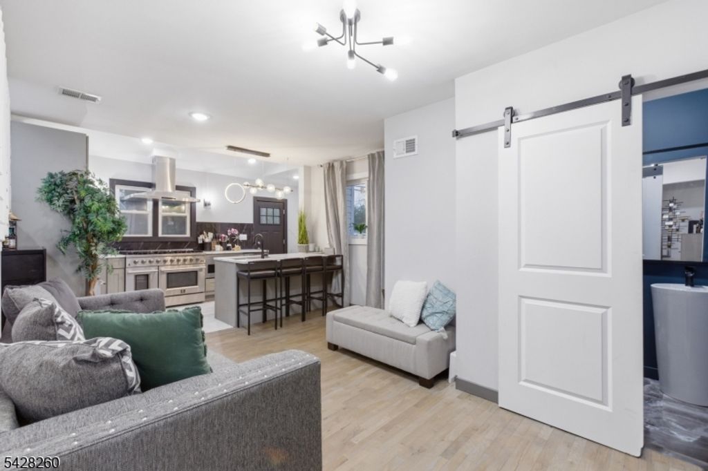 594 Belleville Ave, Belleville Twp., NJ 07109