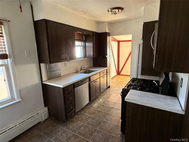 136 Henry Street, Valley Stream, NY 11580