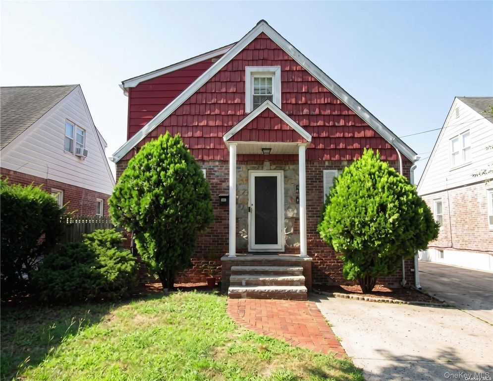 136 Henry Street, Valley Stream, NY 11580