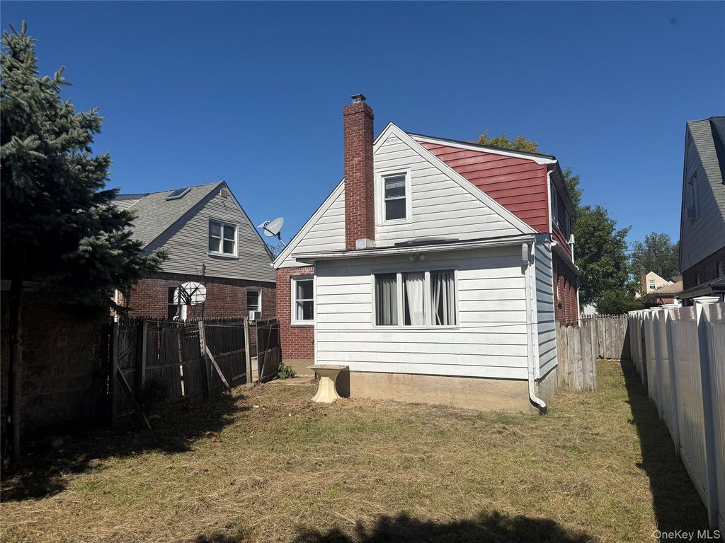 136 Henry Street, Valley Stream, NY 11580 — photo 4