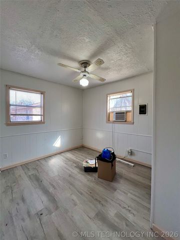 406 N Maytubby Street, Kingston, OK 73439