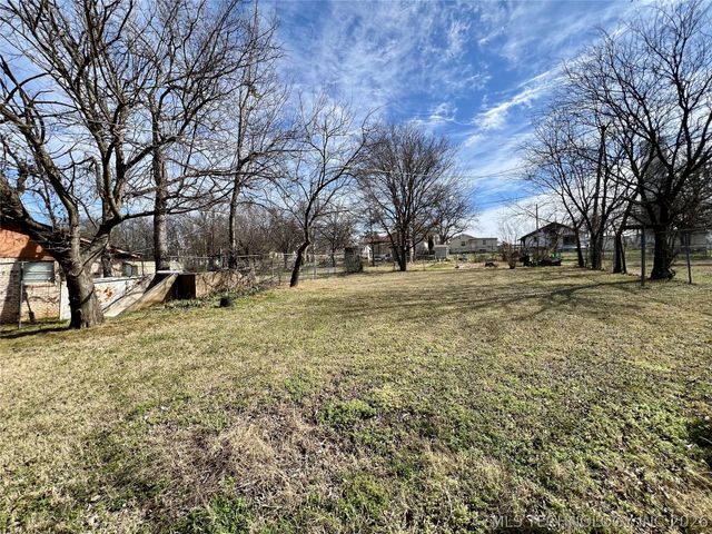 406 N Maytubby Street, Kingston, OK 73439