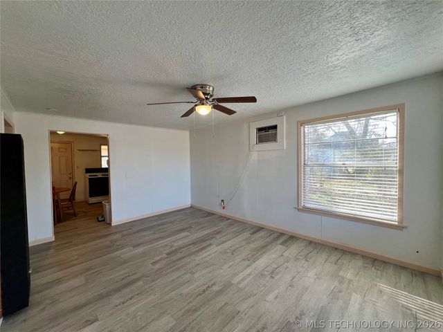 406 N Maytubby Street, Kingston, OK 73439