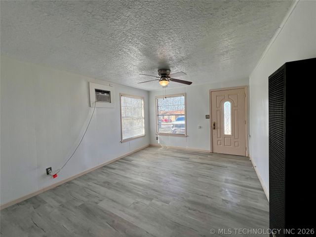 406 N Maytubby Street, Kingston, OK 73439