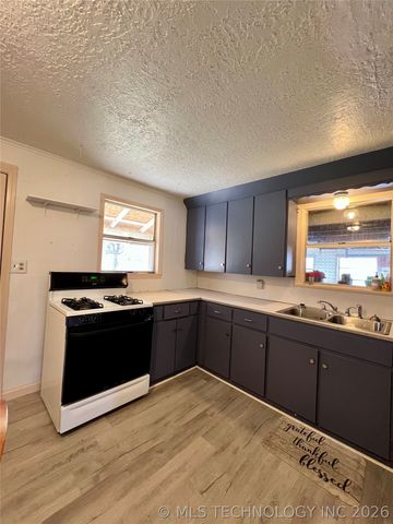 406 N Maytubby Street, Kingston, OK 73439