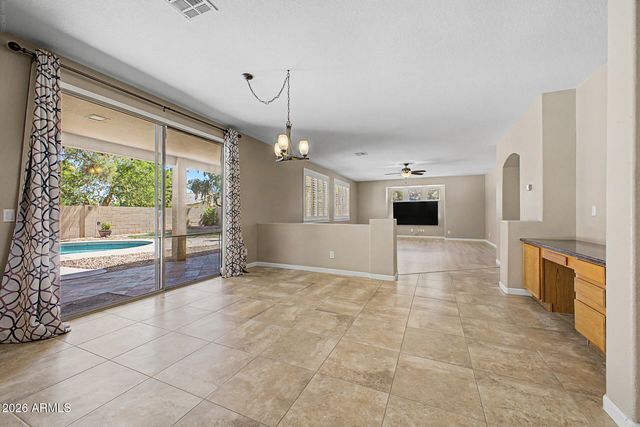 680 E BETSY Lane, Gilbert, AZ 85296