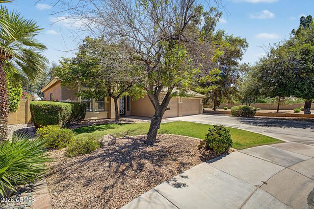 680 E BETSY Lane, Gilbert, AZ 85296