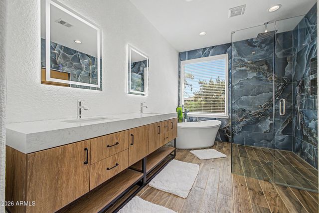 680 E BETSY Lane, Gilbert, AZ 85296