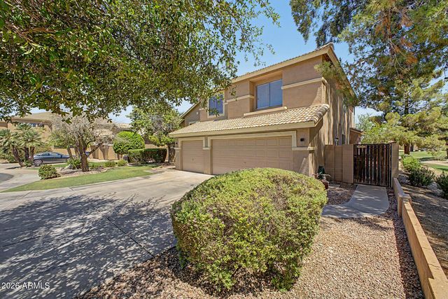680 E BETSY Lane, Gilbert, AZ 85296