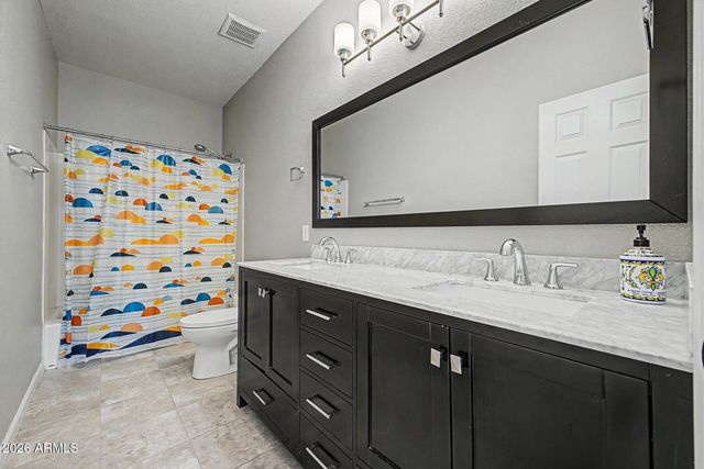 680 E BETSY Lane, Gilbert, AZ 85296