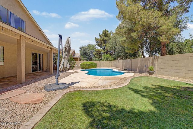 680 E BETSY Lane, Gilbert, AZ 85296