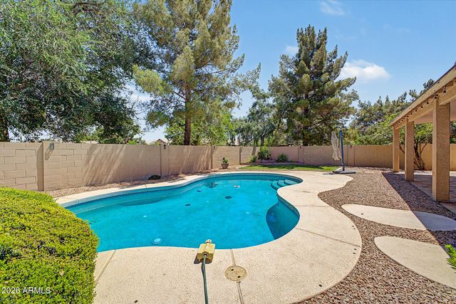 680 E BETSY Lane, Gilbert, AZ 85296