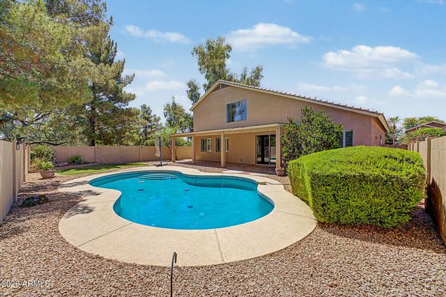 680 E BETSY Lane, Gilbert, AZ 85296
