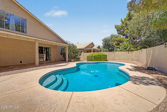 680 E BETSY Lane, Gilbert, AZ 85296