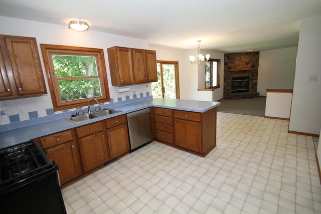 S70W19298 Wentland DRIVE, Muskego, WI 53150