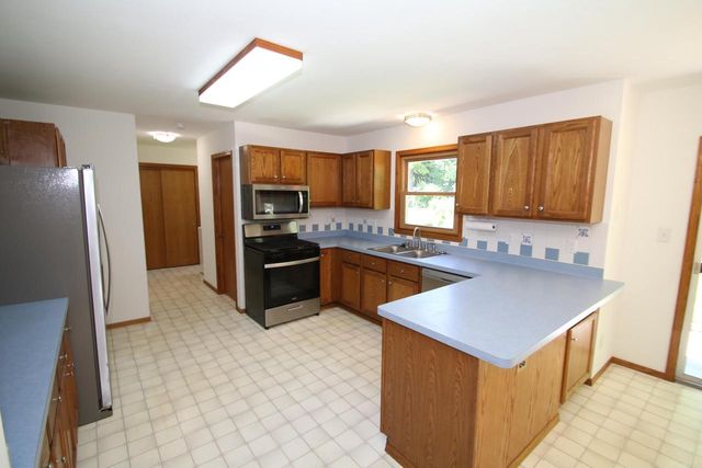 S70W19298 Wentland DRIVE, Muskego, WI 53150