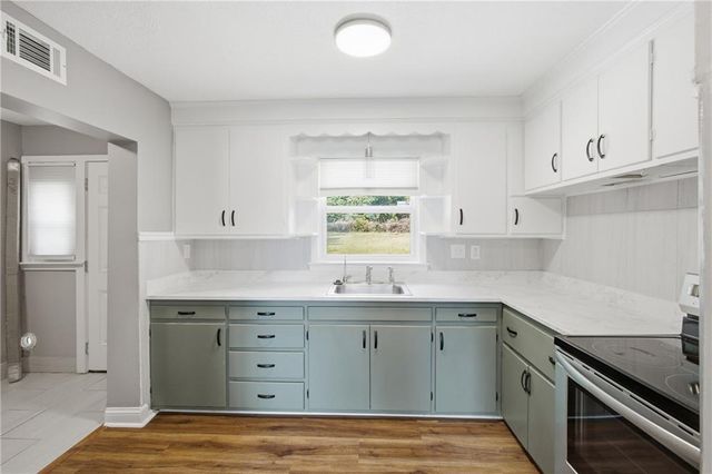 1124 E 80th Street, Kansas City, MO 64131