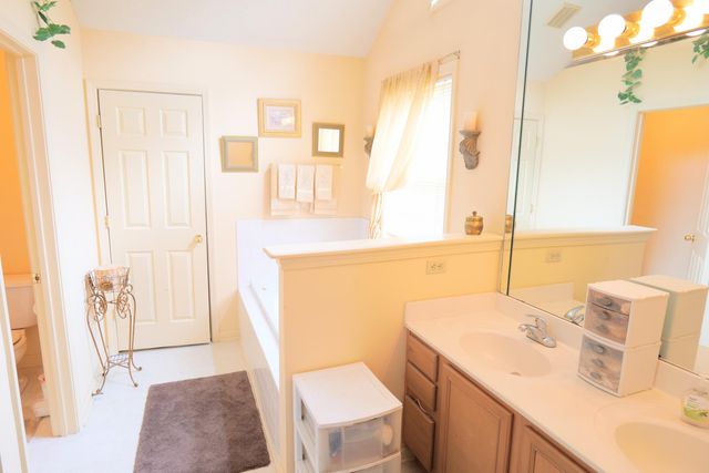 180 Bittersweet Way, Lexington, KY 40515