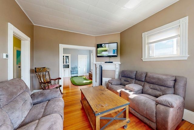 14 Bayard St, Boston, MA 02134