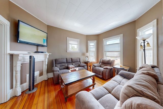 14 Bayard St, Boston, MA 02134