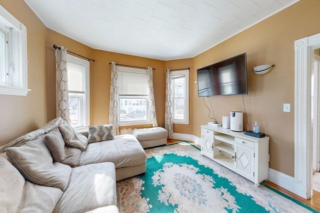 14 Bayard St, Boston, MA 02134