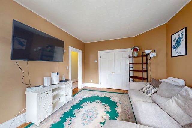 14 Bayard St, Boston, MA 02134