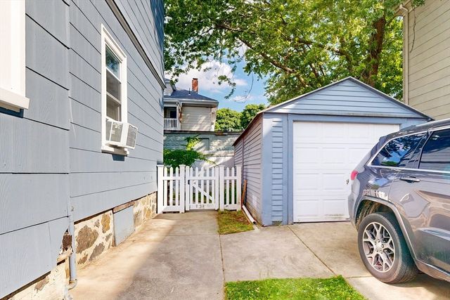 14 Bayard St, Boston, MA 02134