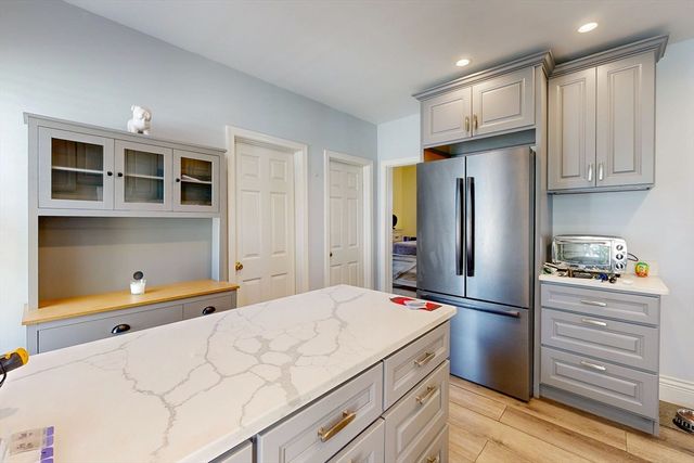 14 Bayard St, Boston, MA 02134