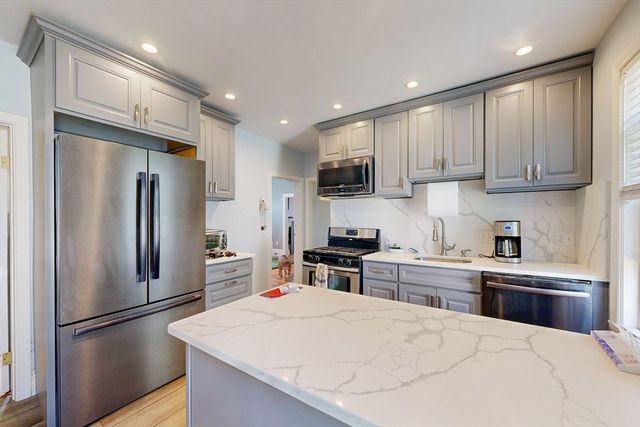 14 Bayard St, Boston, MA 02134