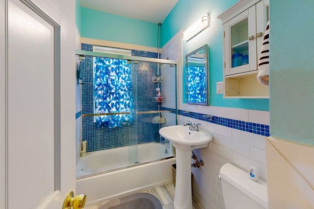 14 Bayard St, Boston, MA 02134