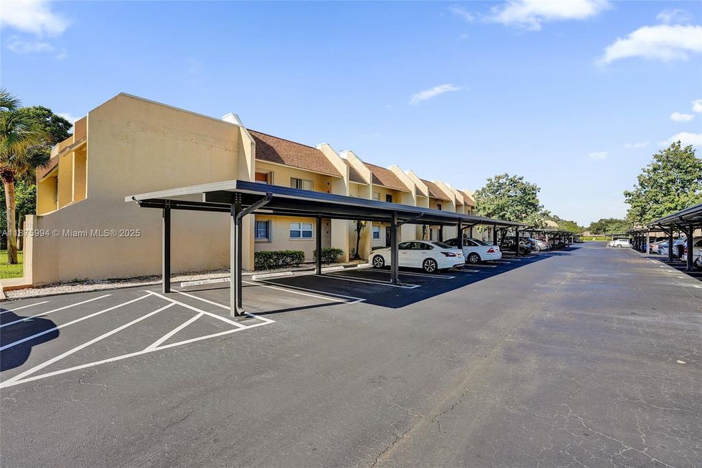 2975 SW 22nd Ave 102, Delray Beach, FL 33445