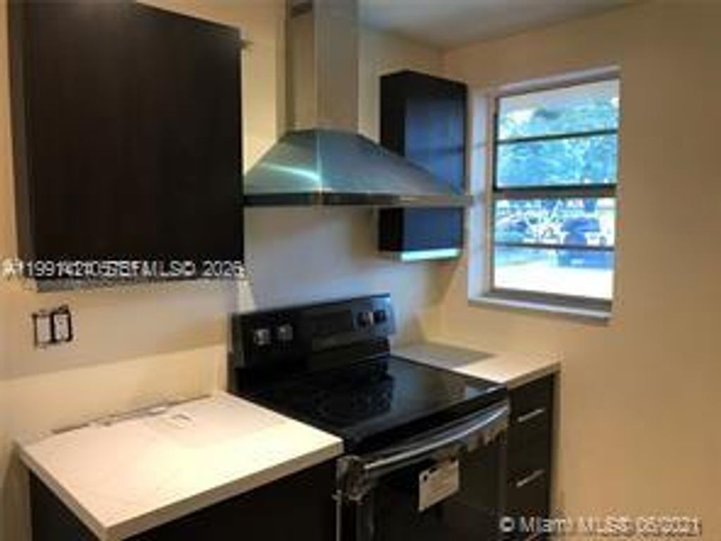 1540 NE 191st St 125, Miami, FL 33179