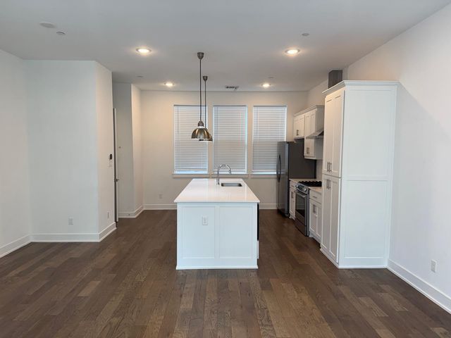 645 N Tyler Street 104, Dallas, TX 75208