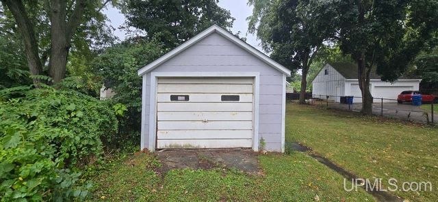 1065 Boston Avenue, Waterford, MI 48328