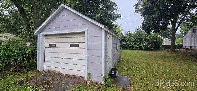 1065 Boston Avenue, Waterford, MI 48328